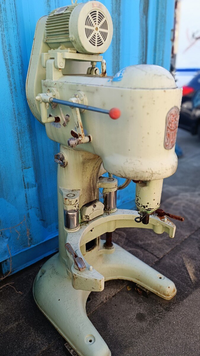 The mixer that the father had been using since the company was founded.
